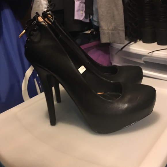 Brand new never worn Betsy Johnson Pumps