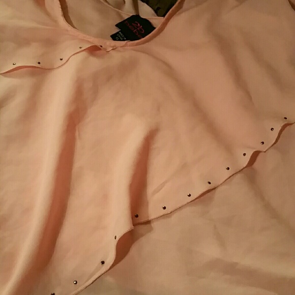 Cute top - Picture 2 of 2