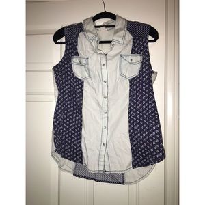 Cute vest! ❤️