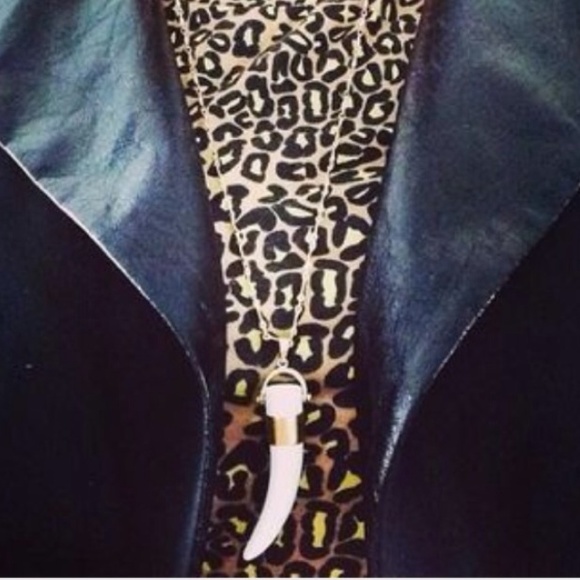 Sahara White Faux Tusk Pendant Necklace