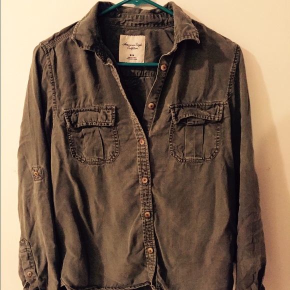 American Eagle Army Green Button Down Shirt