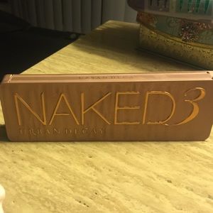 Urban Decay Naked 3 eyeshadow palette