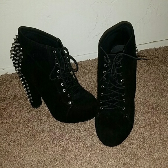 Spike booties