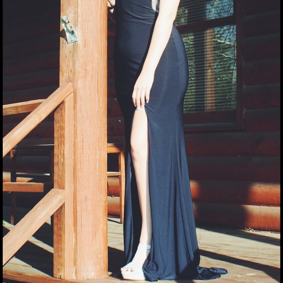NEEDS TO GO- Navy blue beaded prom - Picture 2 of 4