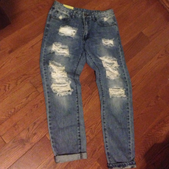 Destroyed boyfriend jeans