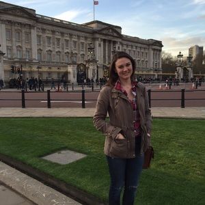 Meet your Posher, Adrianne