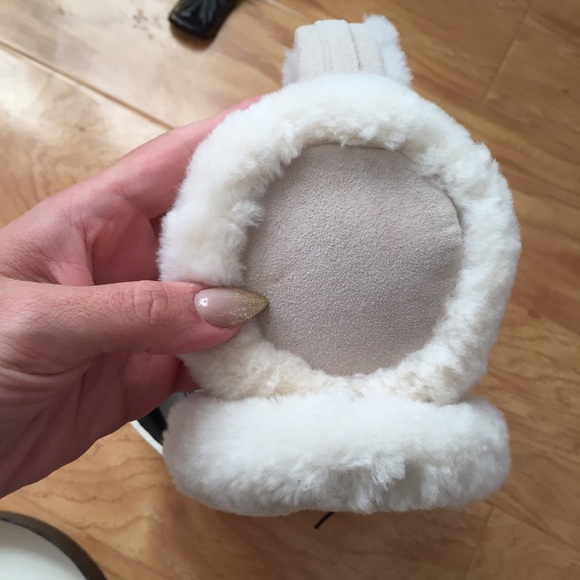 UGG authentic sand earmuffs new - Picture 4 of 4