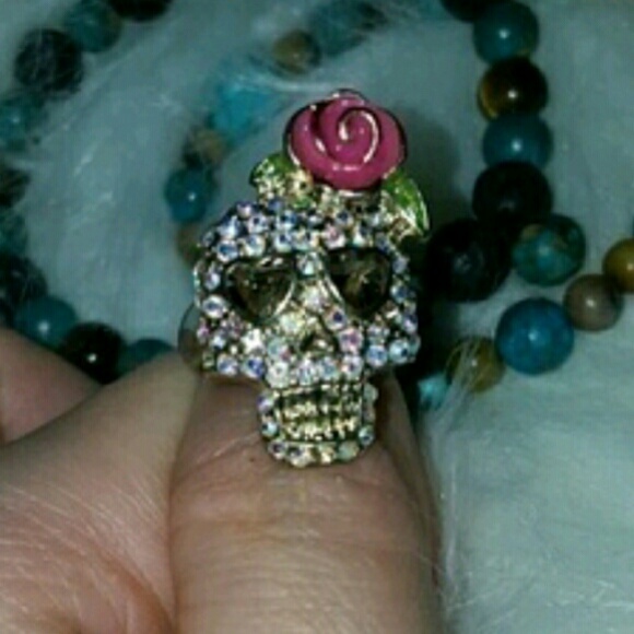 Authentic Betsy Johnson Skull w/Roses Ring - Picture 2 of 4