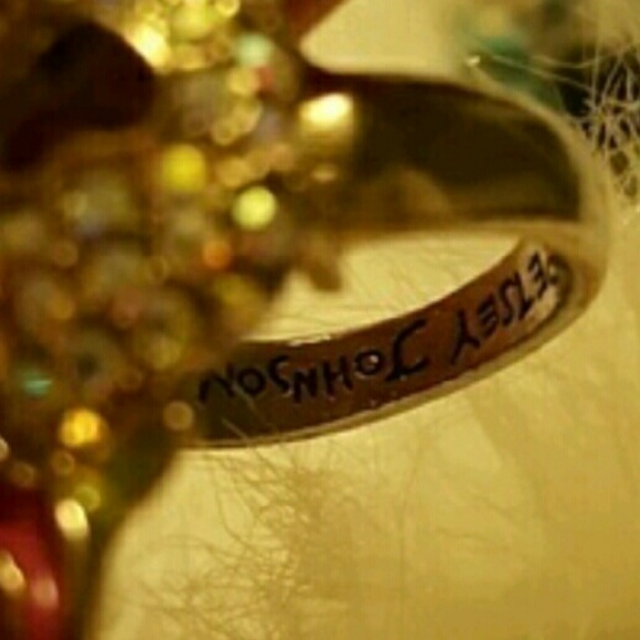 Authentic Betsy Johnson Skull w/Roses Ring - Picture 3 of 4