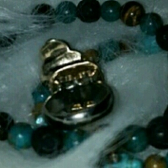 Authentic Betsy Johnson Skull w/Roses Ring - Picture 4 of 4