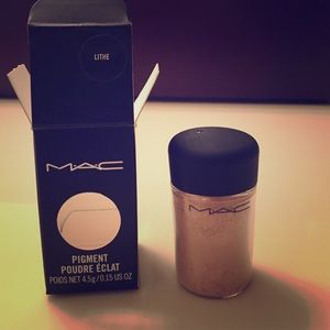 MAC Pigment Powder