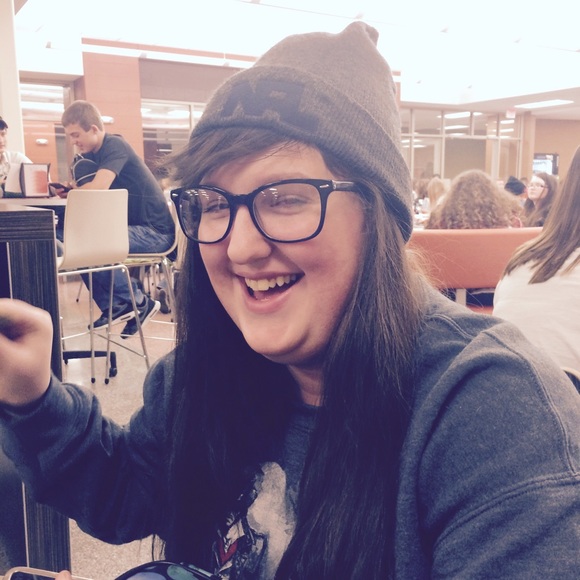 Meet your Posher, Sammie - Picture 3 of 4