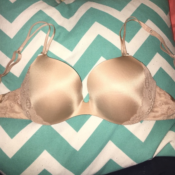 NWOT detailed nude bra