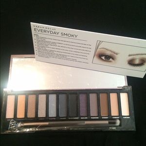 Urban decay naked smoky
