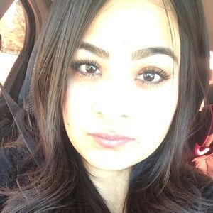 Meet your Posher, Alejandra