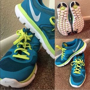 • Nike • Flex Run