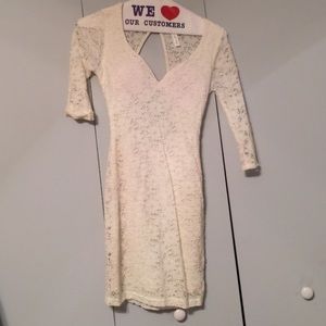 Creme/Off-White Lace Dress