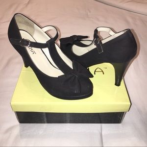 ✨🎀Bow heels🎀✨