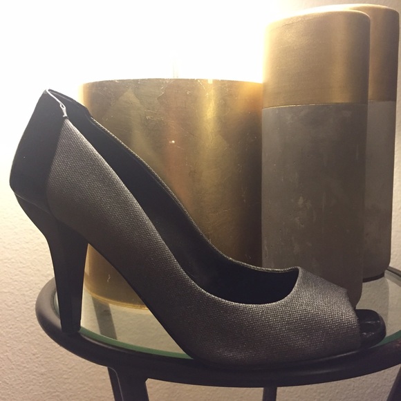 Peep toe grey & patent black Nine West pumps - 5.5