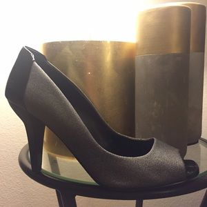 Peep toe grey & patent black Nine West pumps - 5.5