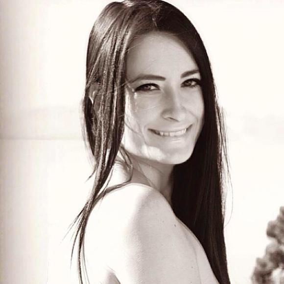 Meet your Posher, Lauren - Picture 2 of 2