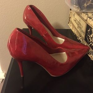 "Delicious" red pointed toe heels