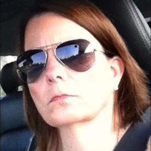 Meet your Posher, Debbie