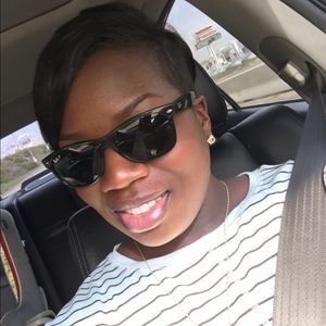 Meet your Posher, Adrianna