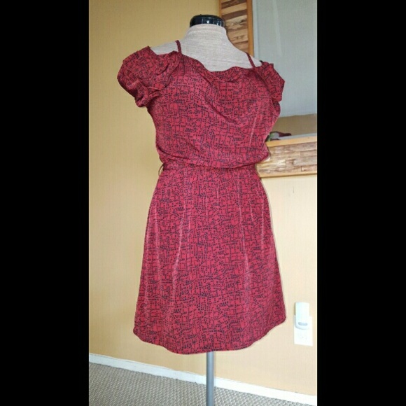 Red short sleeve short dress