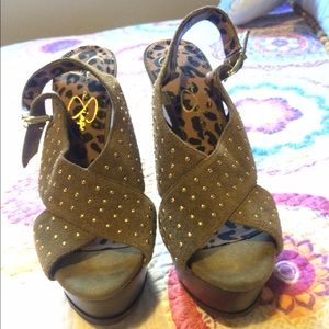 Jessica Simpson heels
