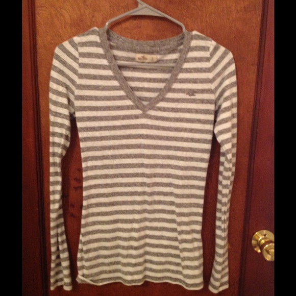Long sleeve Hollister v-neck - Picture 1 of 2