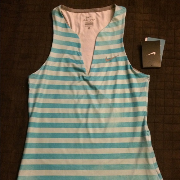 New Nike women's top sport small