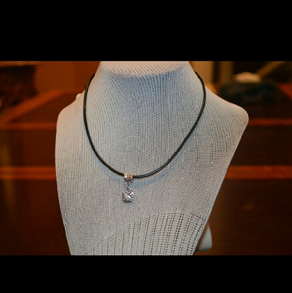 HELLO KITTY LEATHER CHOKER