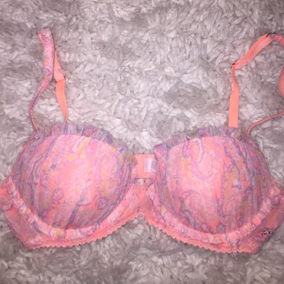 BRAND NEW 34B bra! VICTORIA SECRET