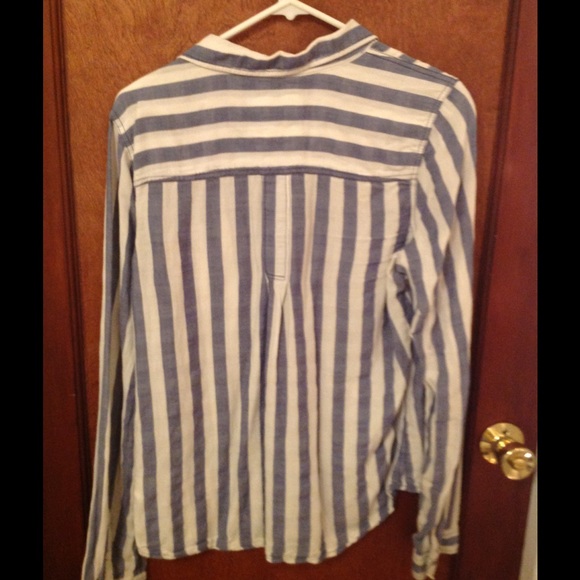 Hollister Long sleeve button down - Picture 2 of 2