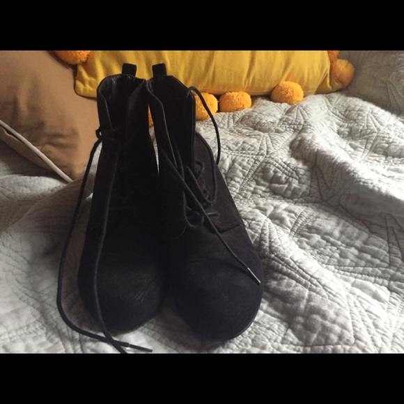 Shoes - Picture 2 of 3