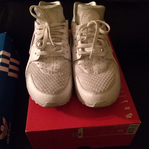 White Nike Huaraches