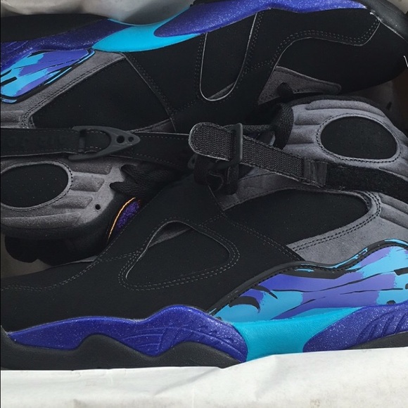 Dead stock Aqua 8s