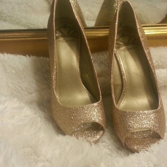 🍍  Sparkly open toed