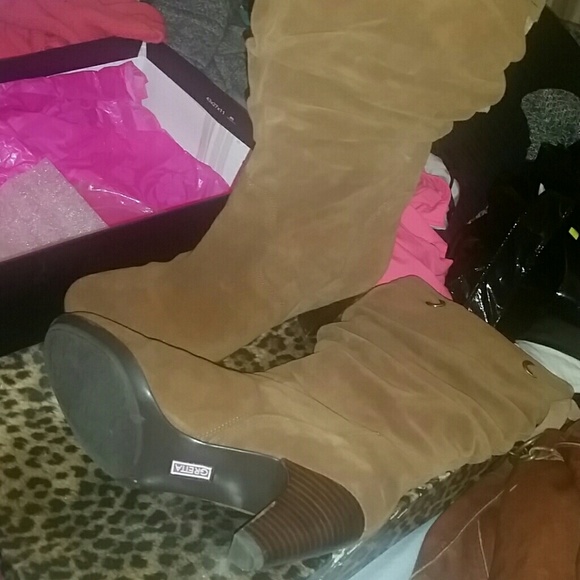 Gretta Giada Boots - Picture 2 of 4