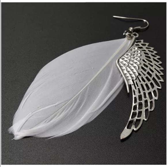 White feather angel wing earrings 😇 - Picture 3 of 4