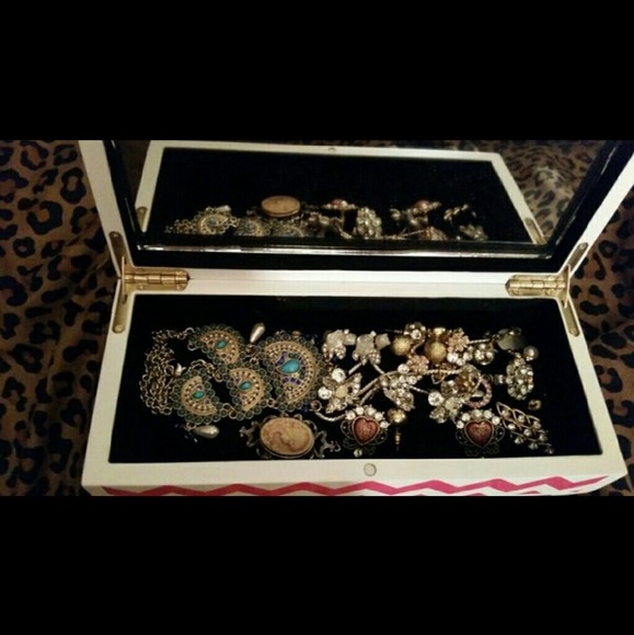 Jewelry box