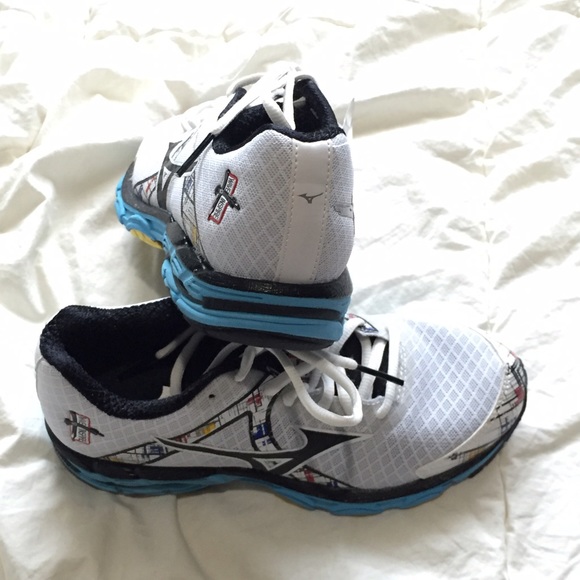 {MIZUNO} New Wave Inspire 10 Running Shoes - Picture 4 of 5