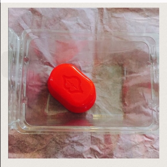 Lip plumper size Medium