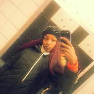 Meet your Posher, Thavi bella chica