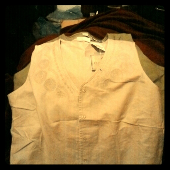 2 sleeveless shirts