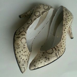 BELMONTE Snake-skinned Pumps / Heels