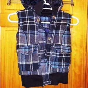 Rue 21 vest with hood