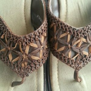 MUDD Dogwood Wedge Thongs / Slip-ons