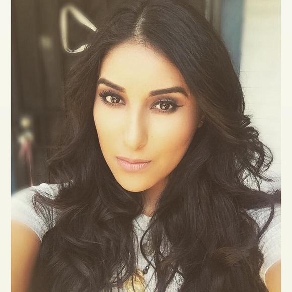 Meet your Posher, Cynthia - Picture 1 of 1